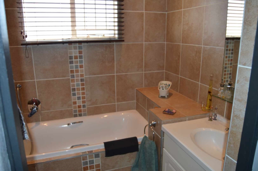 3 Bedroom Property for Sale in Brackenhurst Gauteng
