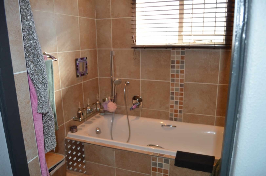 3 Bedroom Property for Sale in Brackenhurst Gauteng