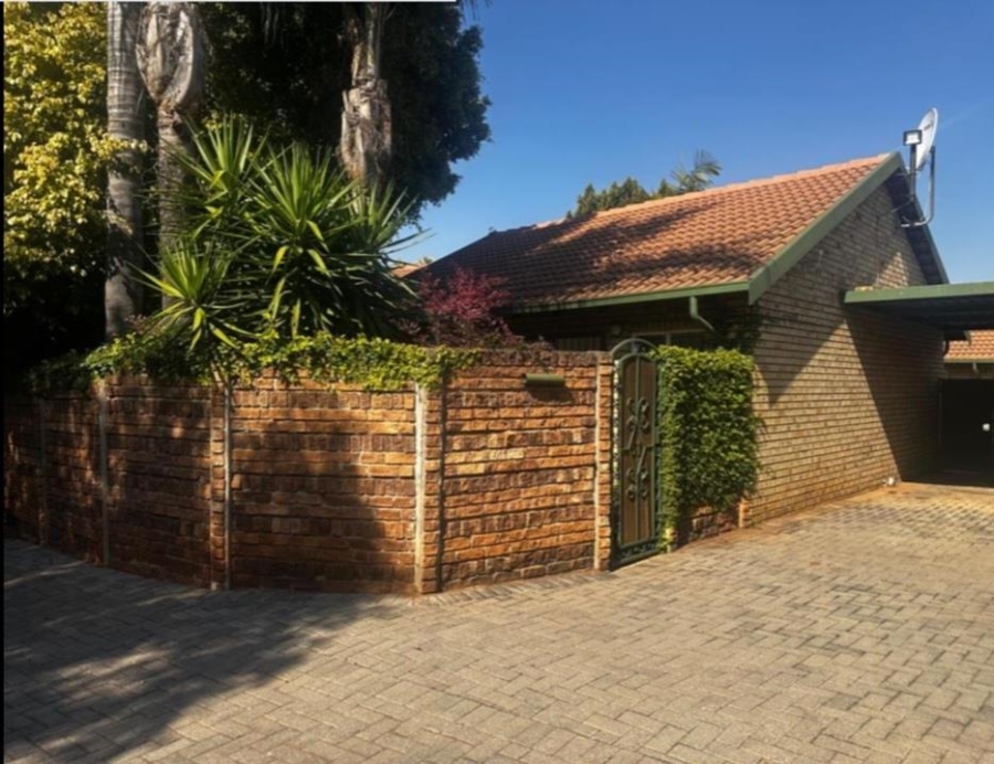 2 Bedroom Property for Sale in Die Wilgers Gauteng