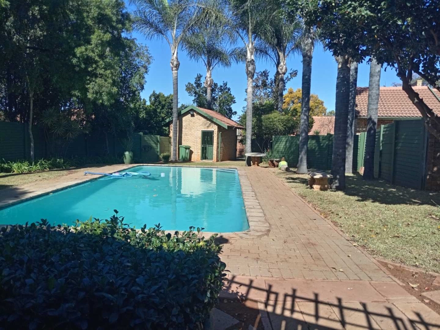 2 Bedroom Property for Sale in Die Wilgers Gauteng