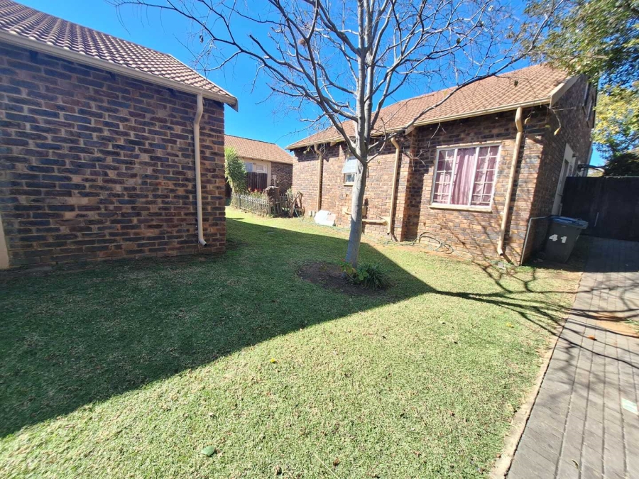To Let 2 Bedroom Property for Rent in Allens Nek Gauteng