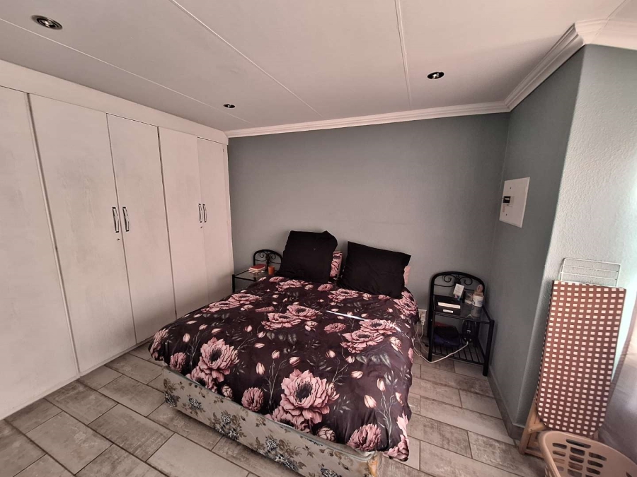 To Let 2 Bedroom Property for Rent in Weltevreden Park Gauteng