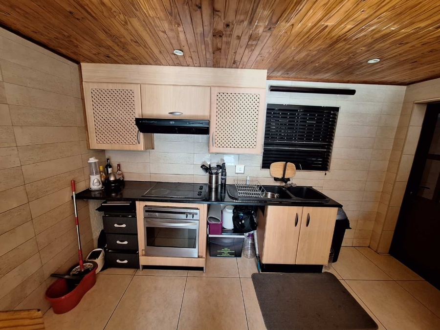 To Let 2 Bedroom Property for Rent in Weltevreden Park Gauteng