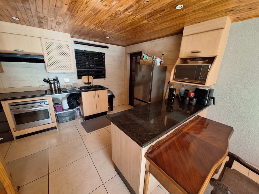 To Let 2 Bedroom Property for Rent in Weltevreden Park Gauteng
