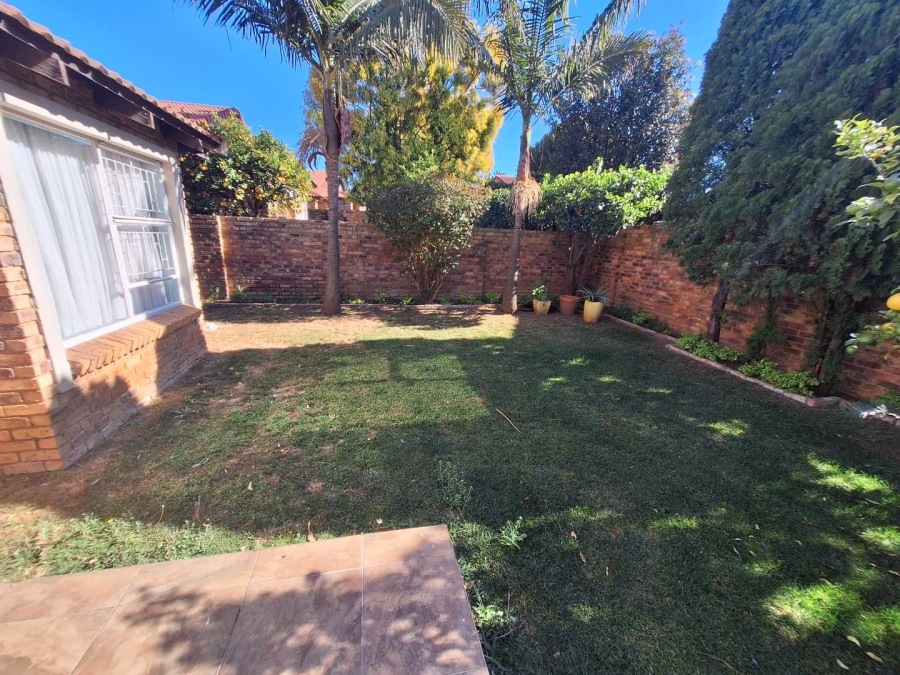 To Let 2 Bedroom Property for Rent in Weltevreden Park Gauteng