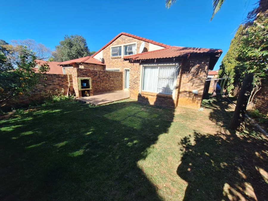 To Let 2 Bedroom Property for Rent in Weltevreden Park Gauteng