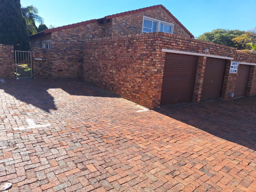 To Let 2 Bedroom Property for Rent in Weltevreden Park Gauteng