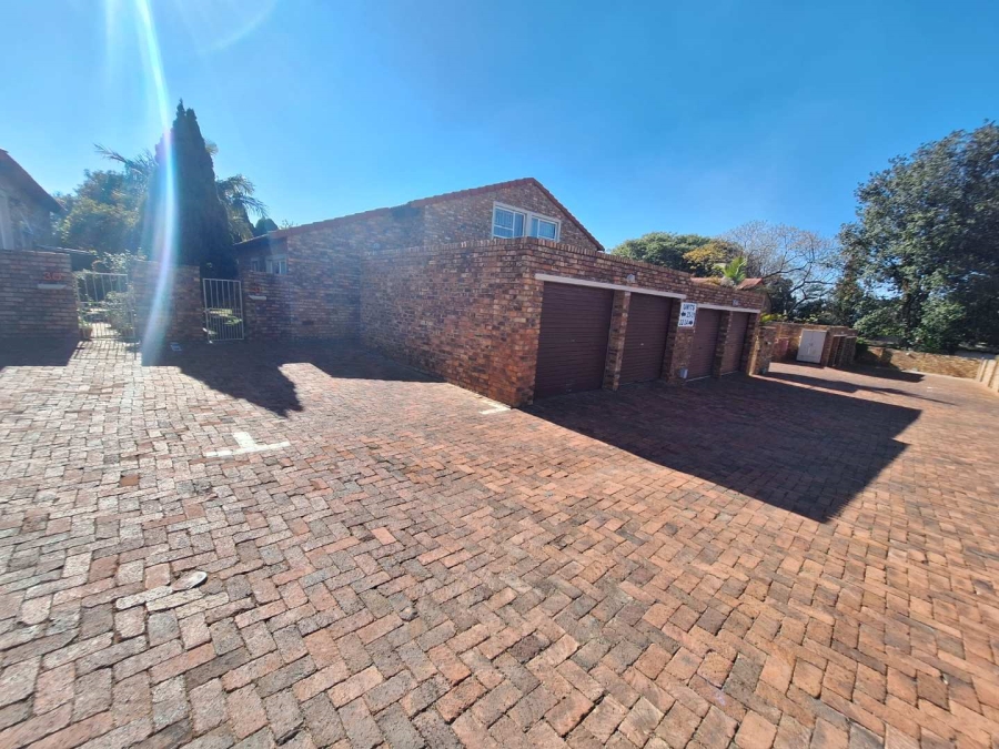 To Let 2 Bedroom Property for Rent in Weltevreden Park Gauteng