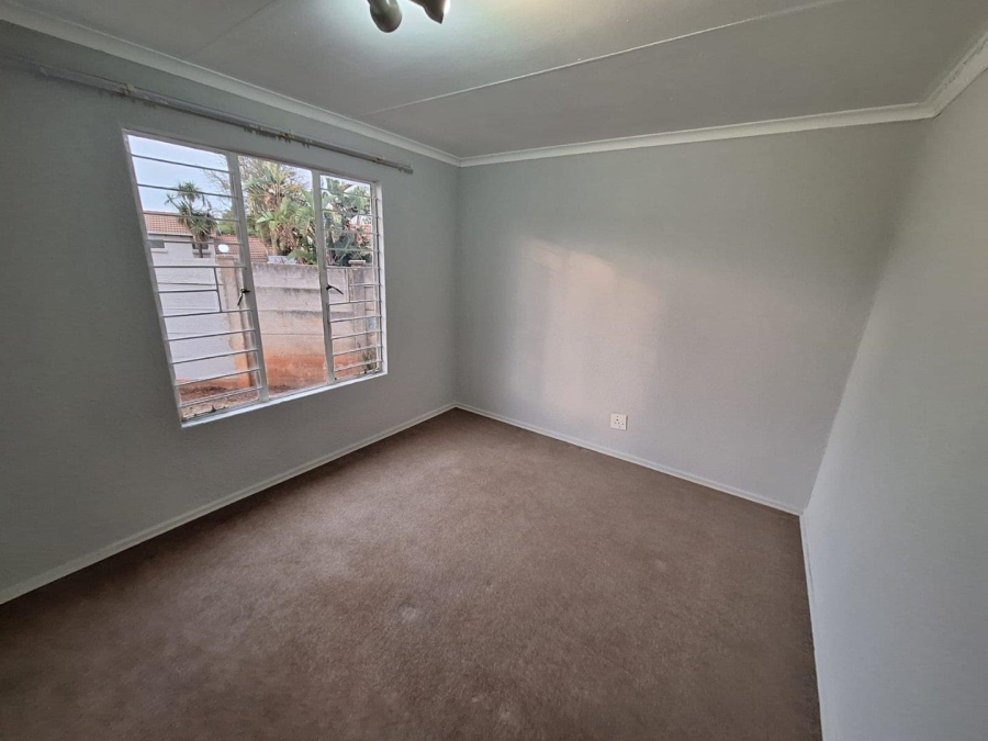To Let 2 Bedroom Property for Rent in Weltevreden Park Gauteng