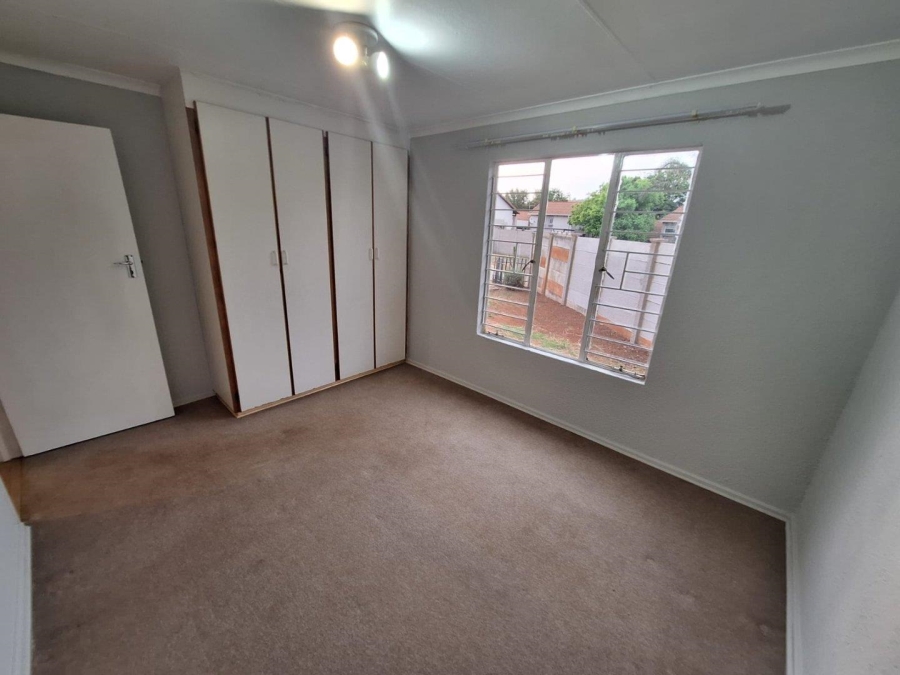 To Let 2 Bedroom Property for Rent in Weltevreden Park Gauteng