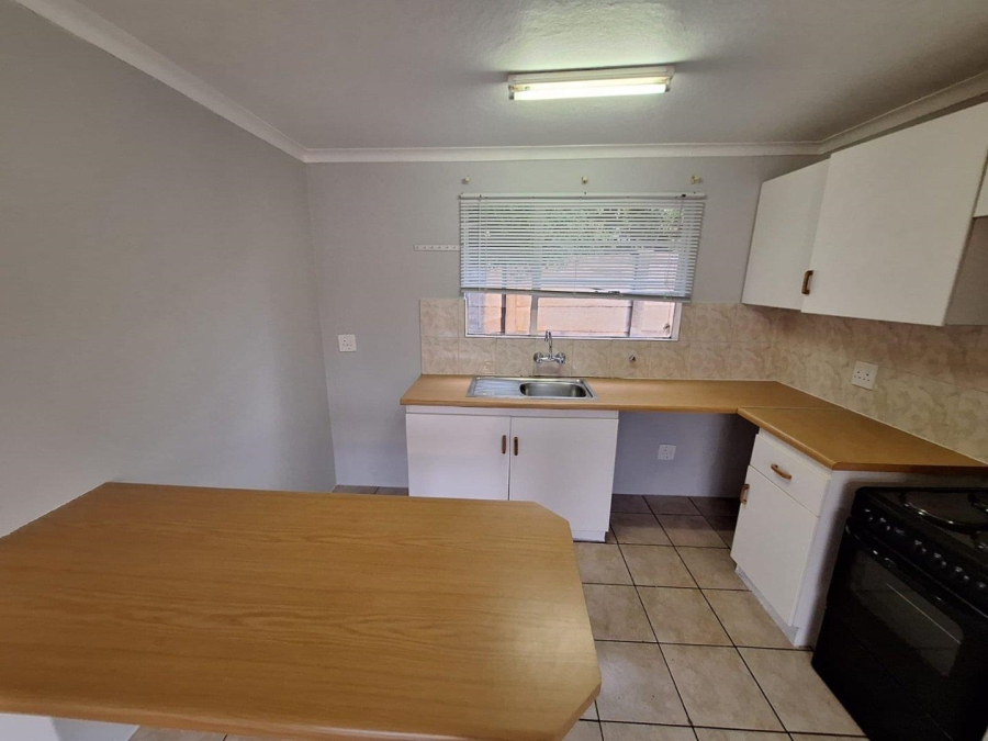 To Let 2 Bedroom Property for Rent in Weltevreden Park Gauteng