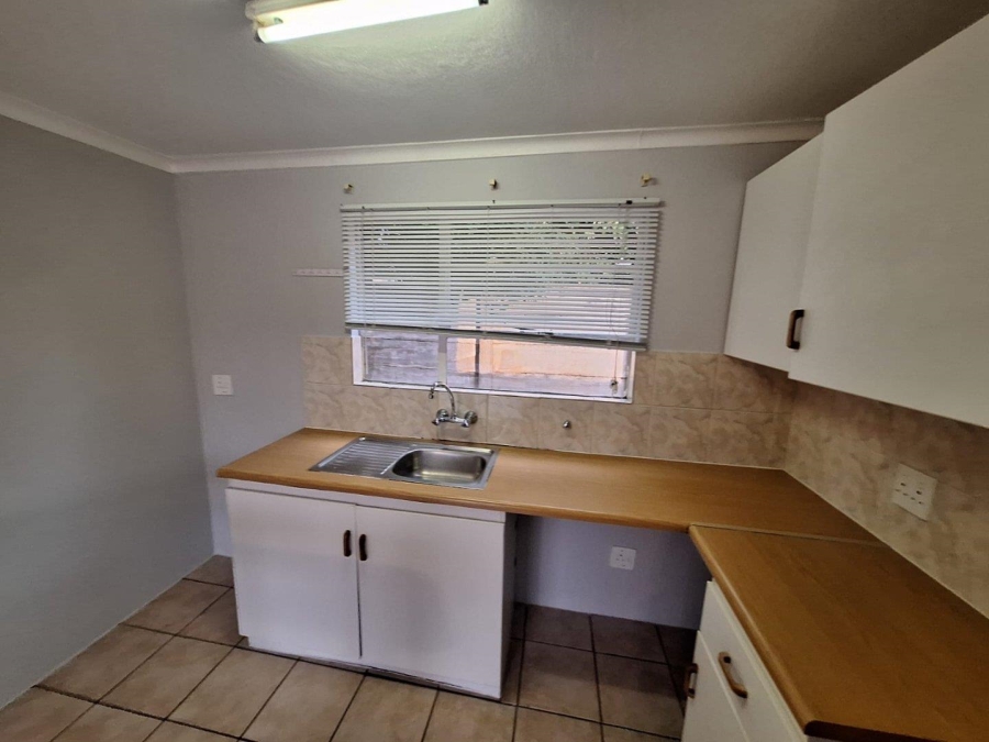 To Let 2 Bedroom Property for Rent in Weltevreden Park Gauteng