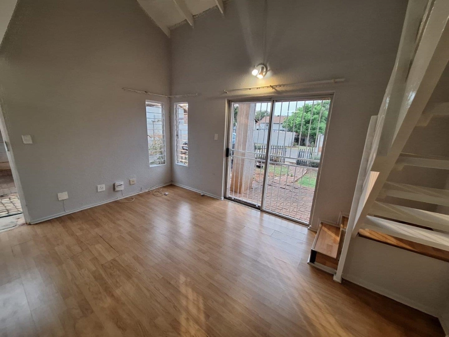 To Let 2 Bedroom Property for Rent in Weltevreden Park Gauteng