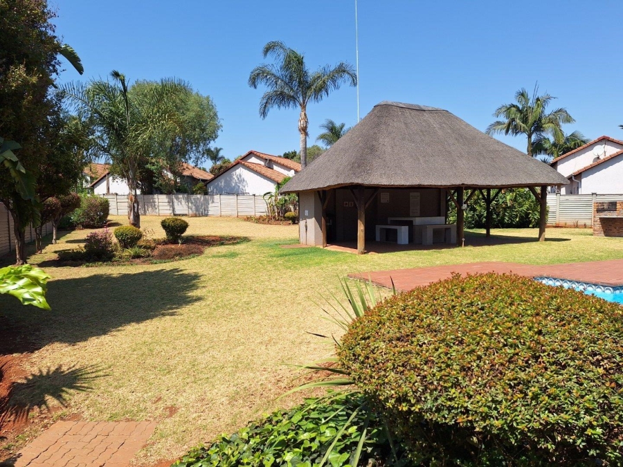 To Let 2 Bedroom Property for Rent in Weltevreden Park Gauteng