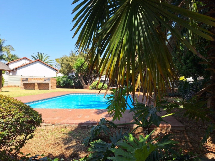 To Let 2 Bedroom Property for Rent in Weltevreden Park Gauteng