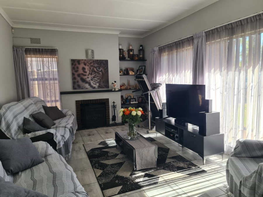 To Let 5 Bedroom Property for Rent in Edleen Gauteng