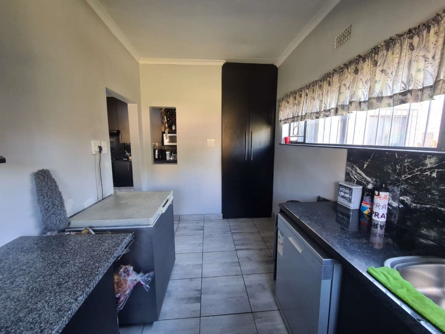 To Let 5 Bedroom Property for Rent in Edleen Gauteng