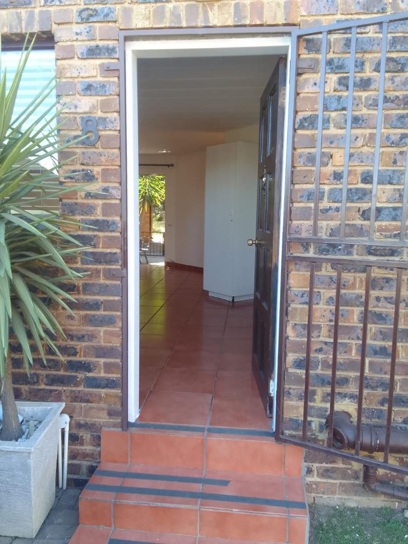 To Let 2 Bedroom Property for Rent in Liefde en Vrede Gauteng