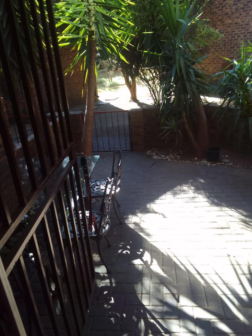 To Let 2 Bedroom Property for Rent in Liefde en Vrede Gauteng