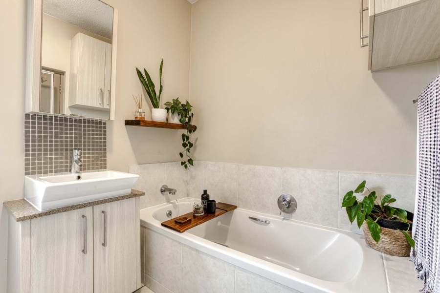 2 Bedroom Property for Sale in Lonehill Gauteng