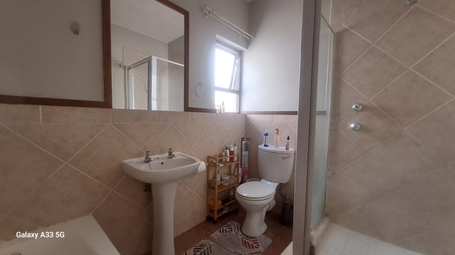 2 Bedroom Property for Sale in Sunninghill Gauteng