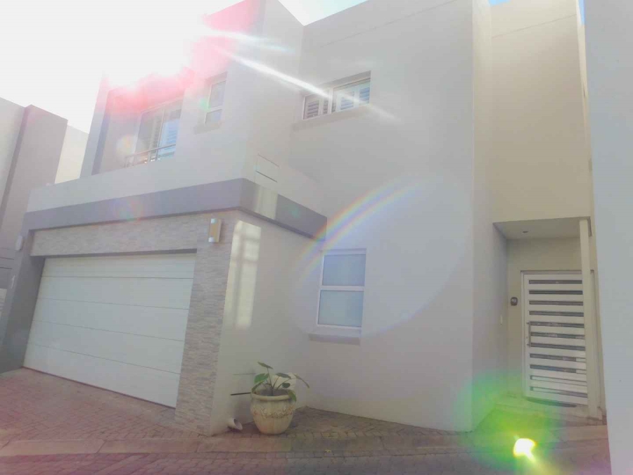 To Let 3 Bedroom Property for Rent in Bryanston Gauteng