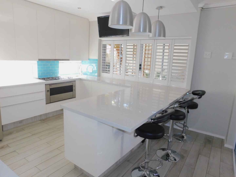 To Let 3 Bedroom Property for Rent in Bryanston Gauteng