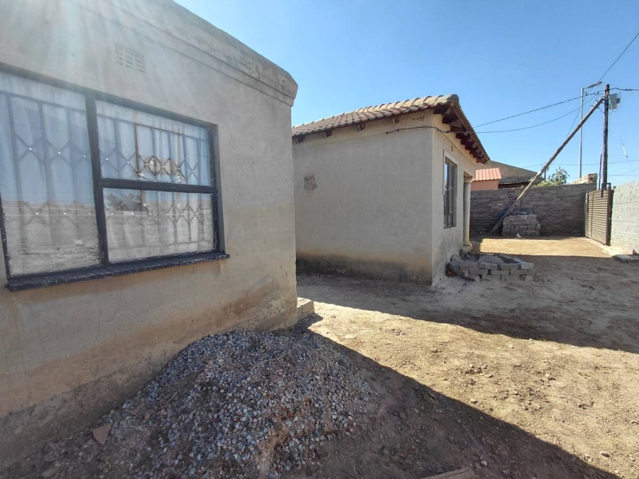 6 Bedroom Property for Sale in Drieziek Gauteng