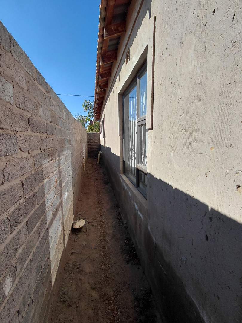 6 Bedroom Property for Sale in Drieziek Gauteng