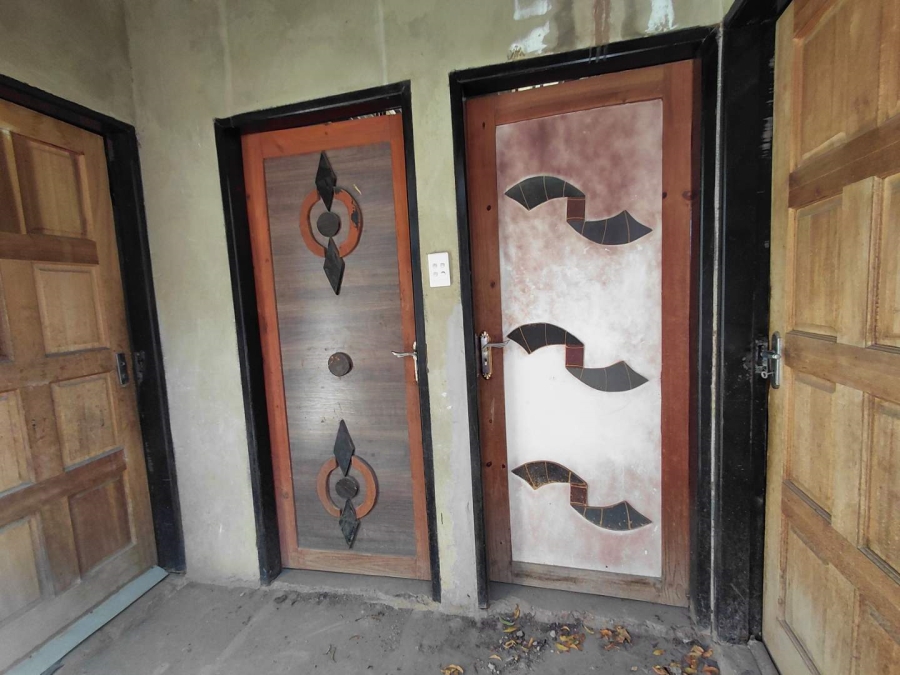 6 Bedroom Property for Sale in Drieziek Gauteng