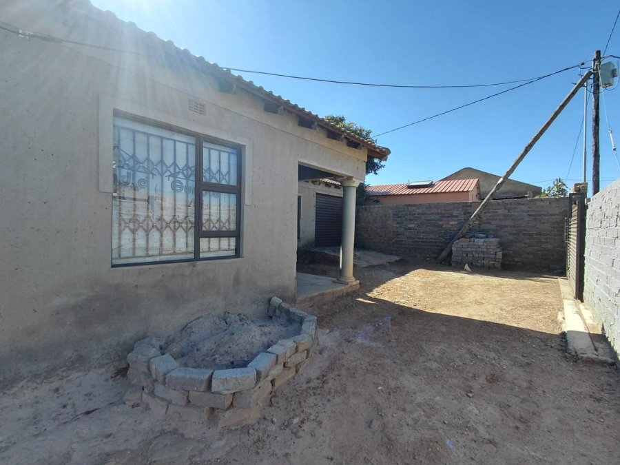 6 Bedroom Property for Sale in Drieziek Gauteng