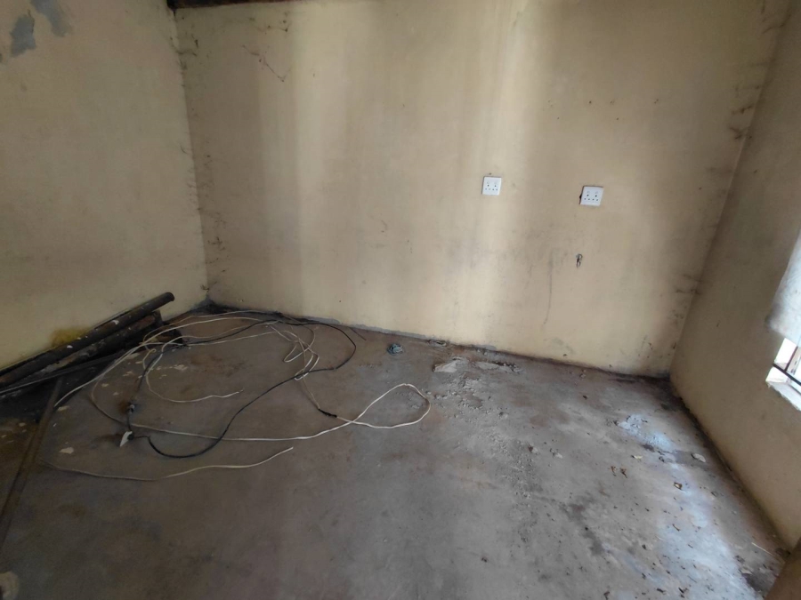 6 Bedroom Property for Sale in Drieziek Gauteng