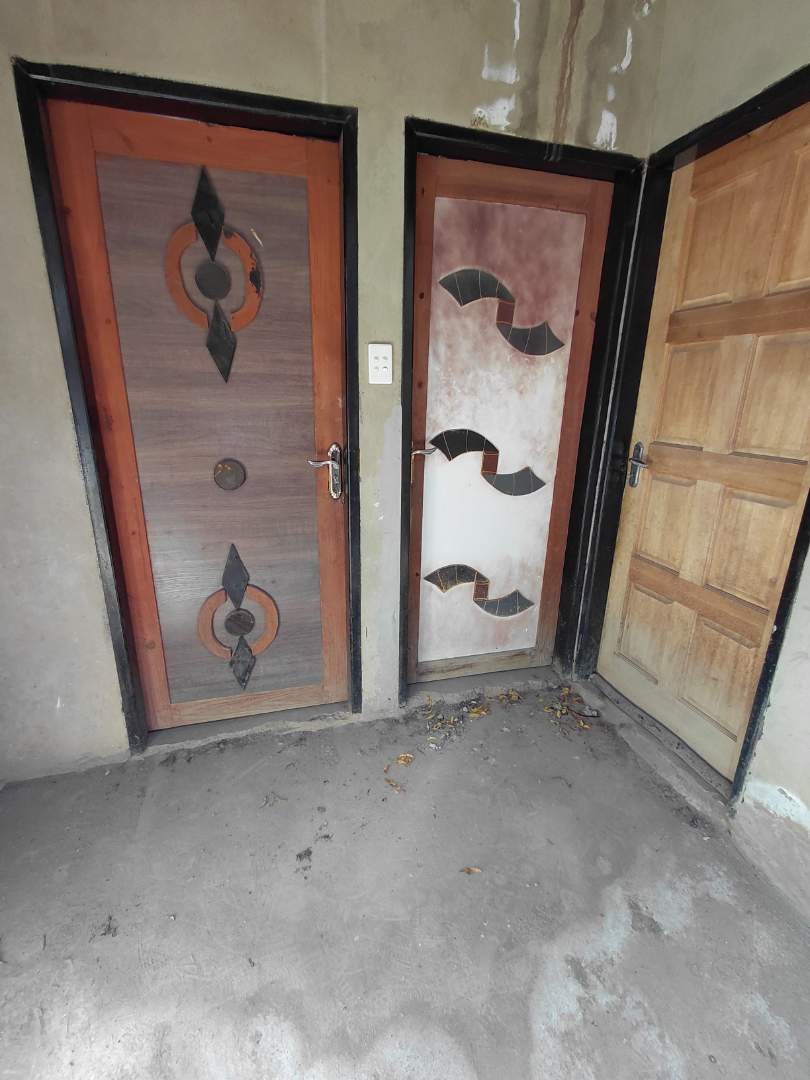 6 Bedroom Property for Sale in Drieziek Gauteng