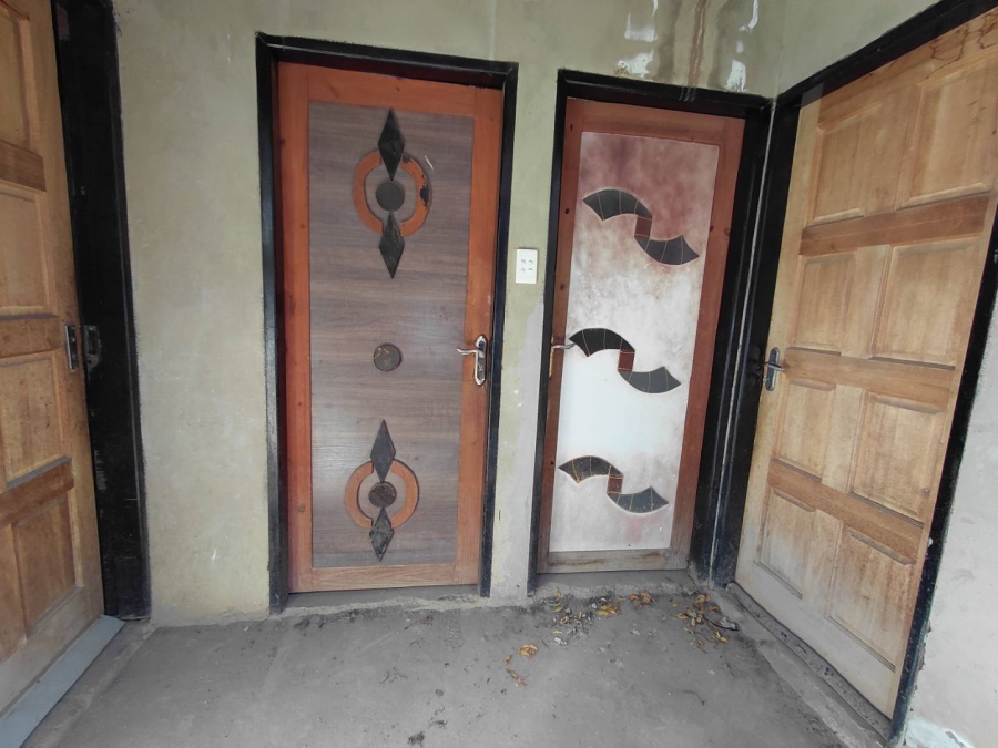 6 Bedroom Property for Sale in Drieziek Gauteng