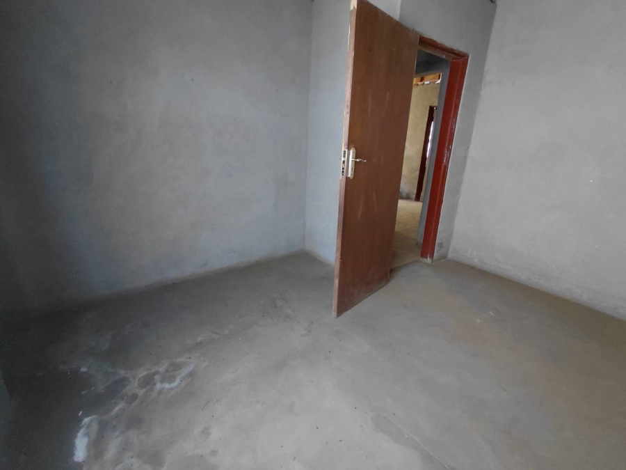 6 Bedroom Property for Sale in Drieziek Gauteng