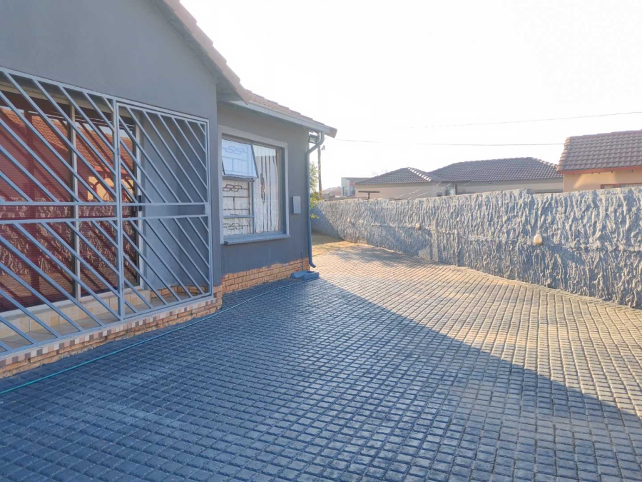 3 Bedroom Property for Sale in Ormonde View Gauteng