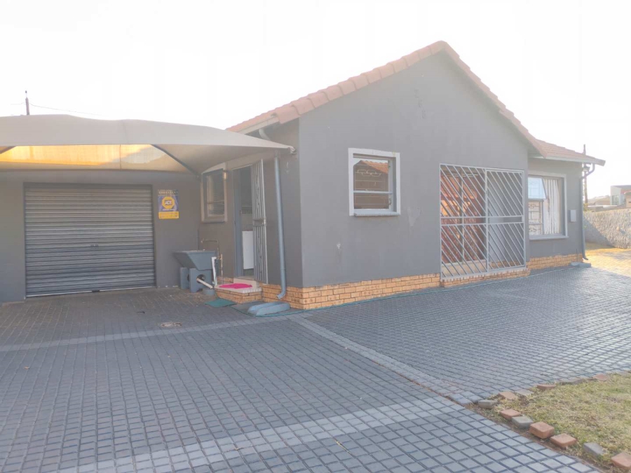 3 Bedroom Property for Sale in Ormonde View Gauteng