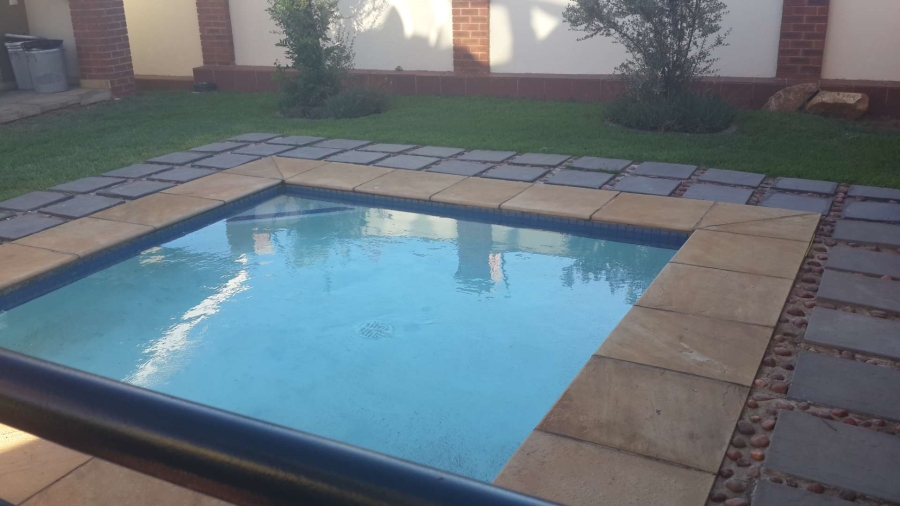 2 Bedroom Property for Sale in Bassonia Gauteng