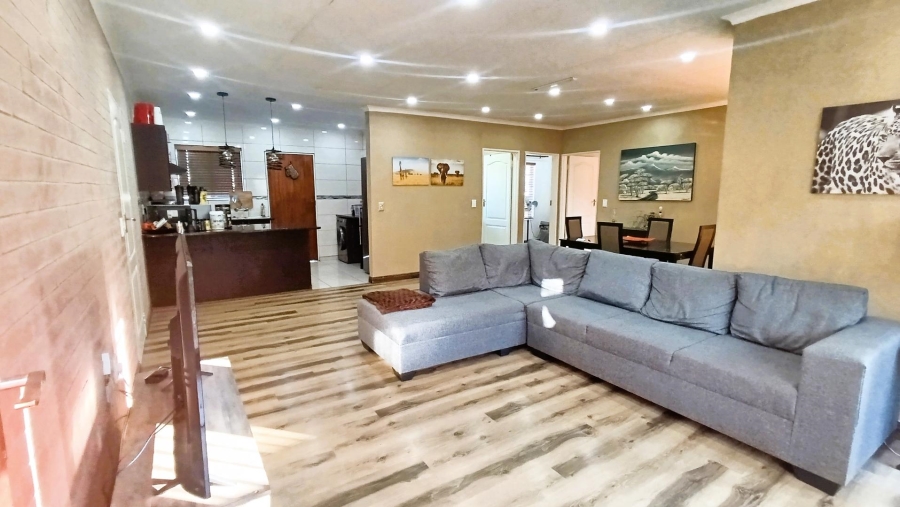 2 Bedroom Property for Sale in Kosmosdal Gauteng