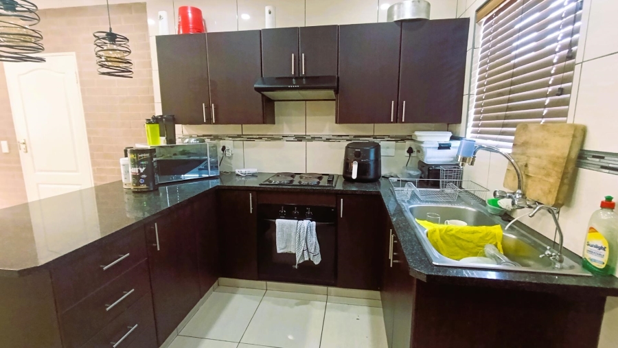 2 Bedroom Property for Sale in Kosmosdal Gauteng