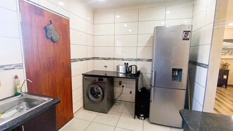 2 Bedroom Property for Sale in Kosmosdal Gauteng