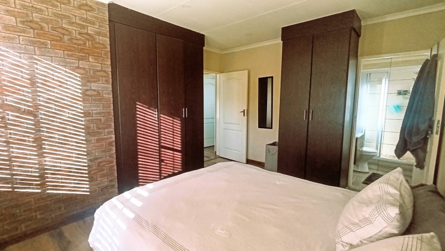2 Bedroom Property for Sale in Kosmosdal Gauteng