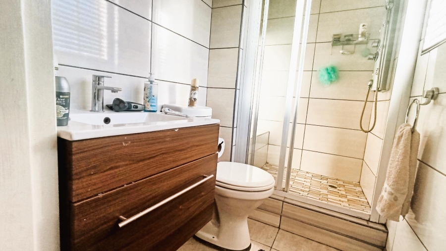 2 Bedroom Property for Sale in Kosmosdal Gauteng