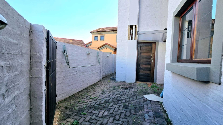 To Let 4 Bedroom Property for Rent in Equestria Gauteng