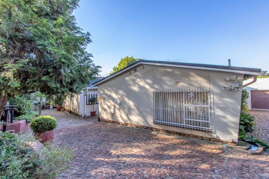 6 Bedroom Property for Sale in Robindale Gauteng