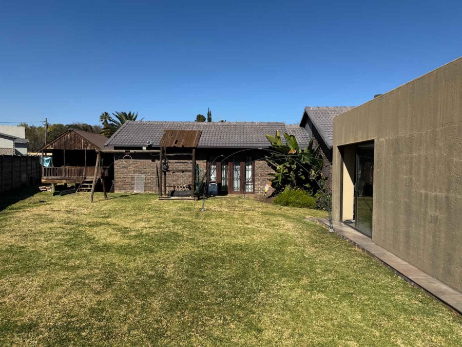 3 Bedroom Property for Sale in Brackendowns Gauteng