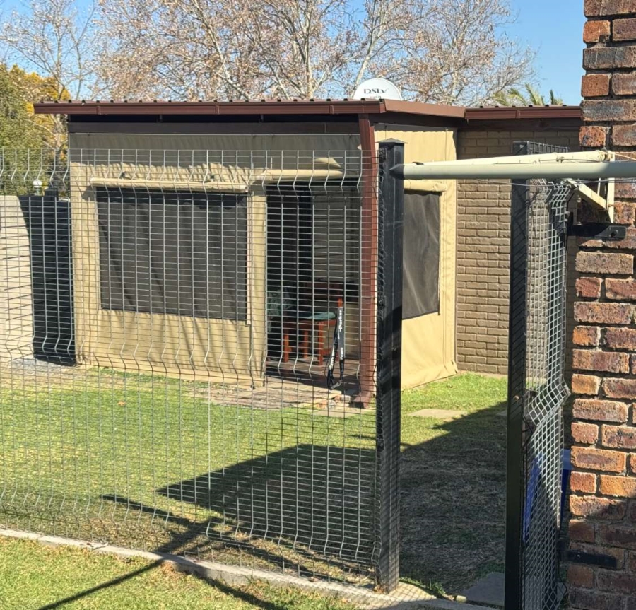 3 Bedroom Property for Sale in Brackendowns Gauteng