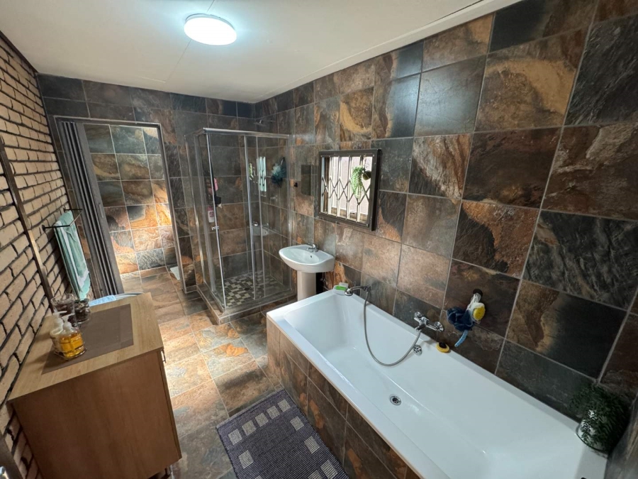 3 Bedroom Property for Sale in Brackendowns Gauteng
