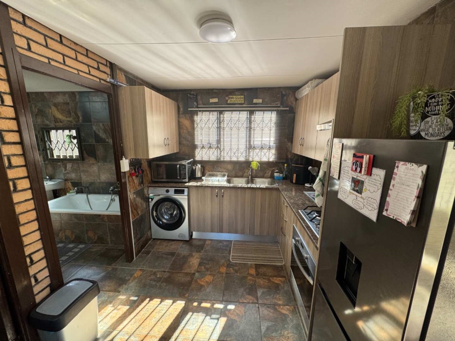 3 Bedroom Property for Sale in Brackendowns Gauteng
