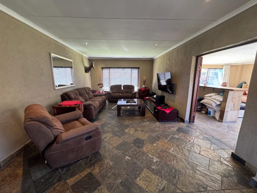 3 Bedroom Property for Sale in Brackendowns Gauteng